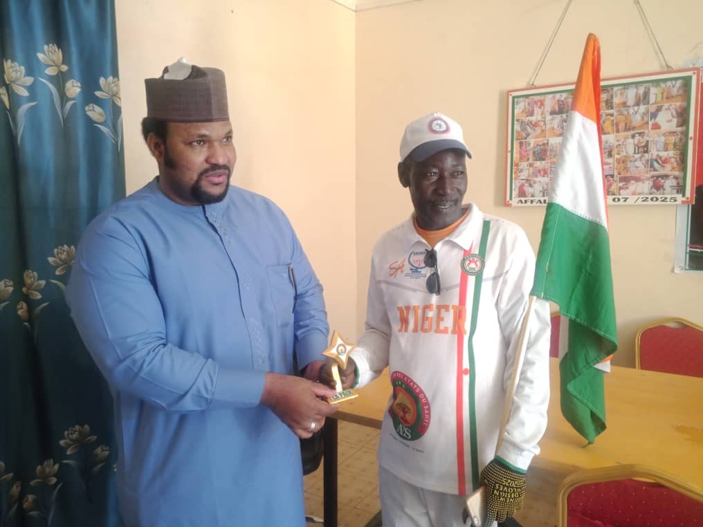 Tahoua : Hadj Nasser Ibrahim honoré par le "Marcheur National pour la Paix"